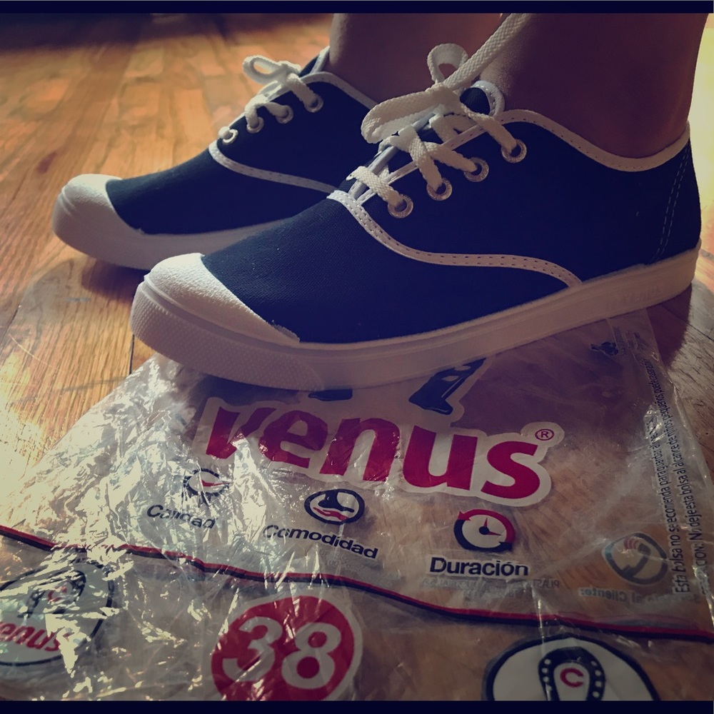Canvas sneakers available all black & black&white